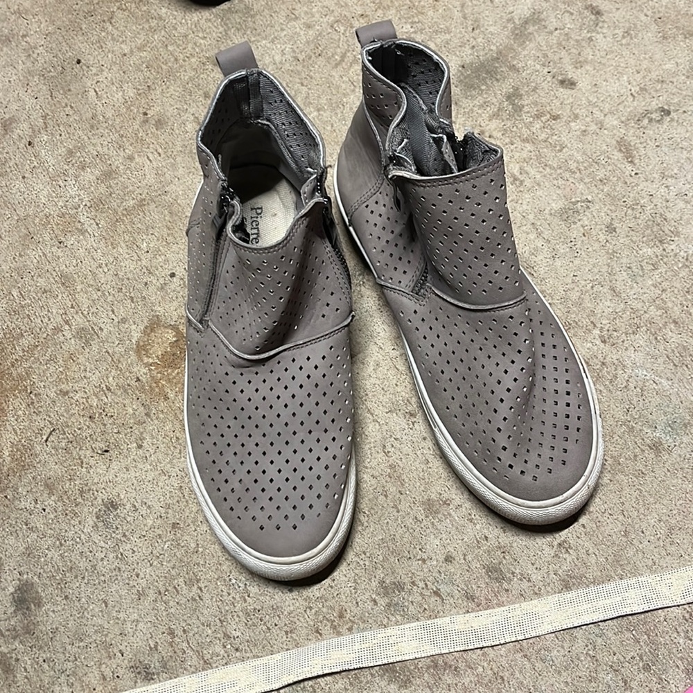 Women’s slip on sneakers